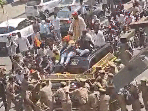 सपा सांसद रामजीलाल सुमन के घर पर हमला: अखिलेश यादव ने जताई कड़ी नाराज़गी