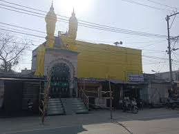 होली से पहले यूपी में सुरक्षा सख्त: मस्जिदों पर तिरपाल, और जुमे की नमाज का वक्त बदला