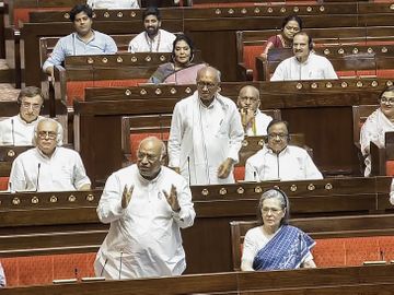 राज्यसभा में गरजे खड़गे: ‘हम ठीक से ठोकेंगे’, डिप्टी चेयरमैन से तीखी नोकझोंक