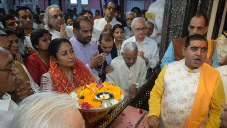 कालकाजी मंदिर में सीएम रेखा गुप्ता ने टेका मत्था: मांगी जनता की सुख-समृद्धि की कामना